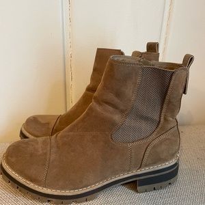 Brown lug sole Chelsea boots size 10